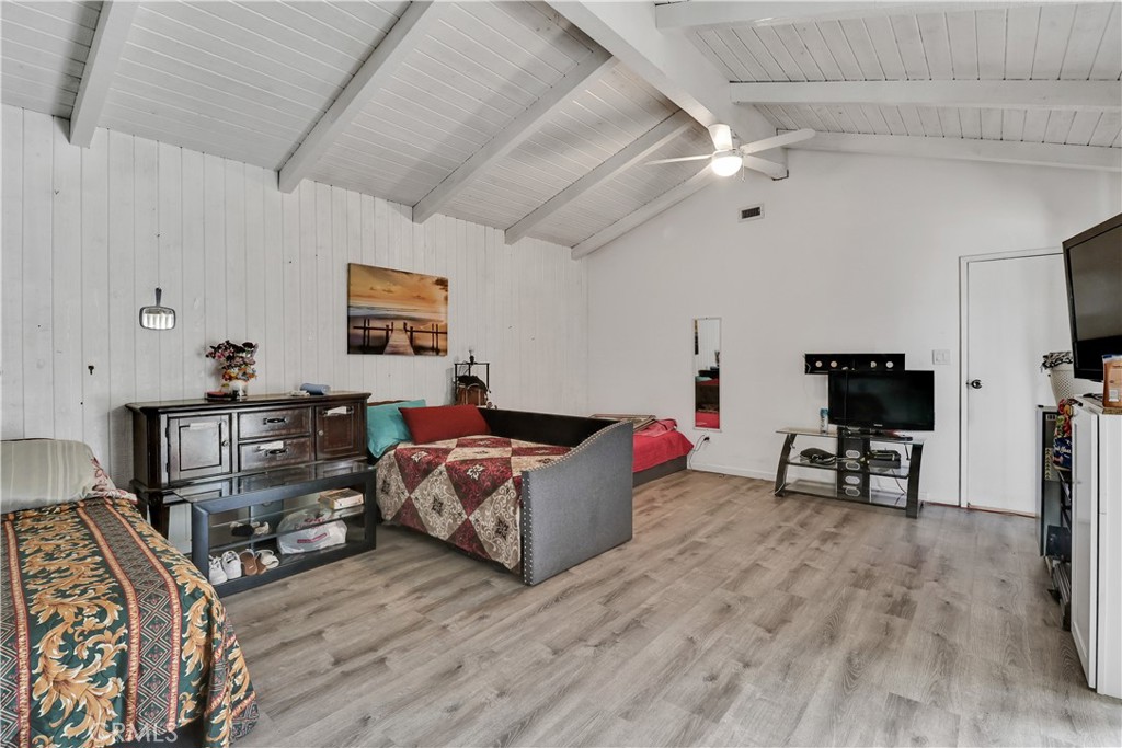 2550 W Rowland Avenue