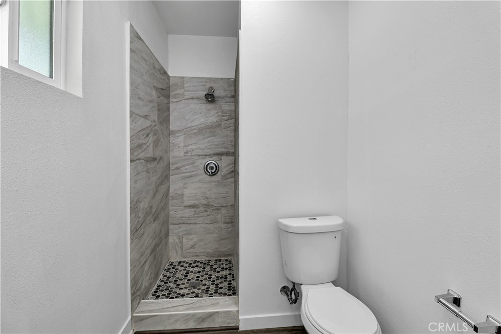 2550 W Rowland Avenue