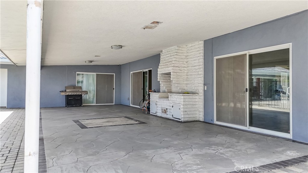 2550 W Rowland Avenue