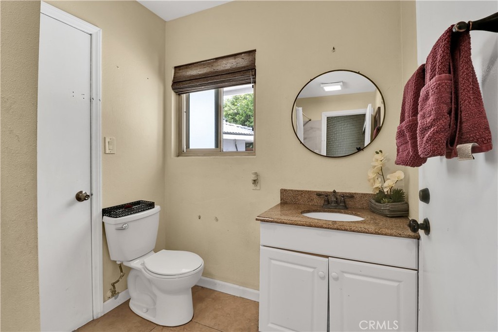 2550 W Rowland Avenue