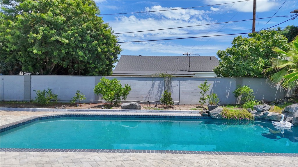 2550 W Rowland Avenue