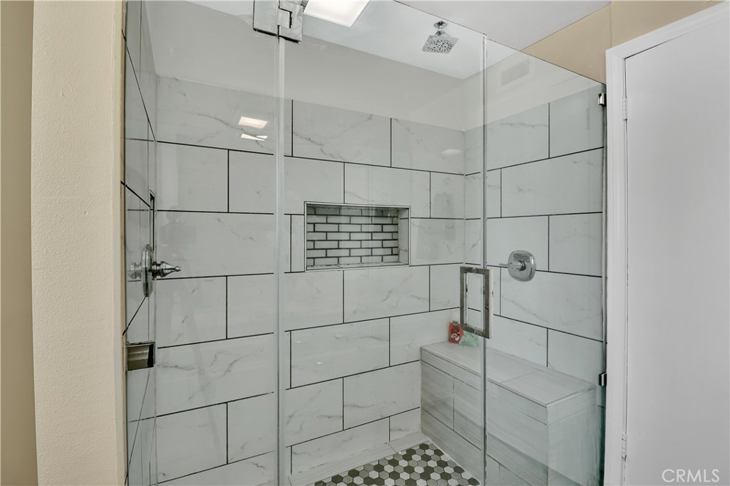 2550 W Rowland Avenue