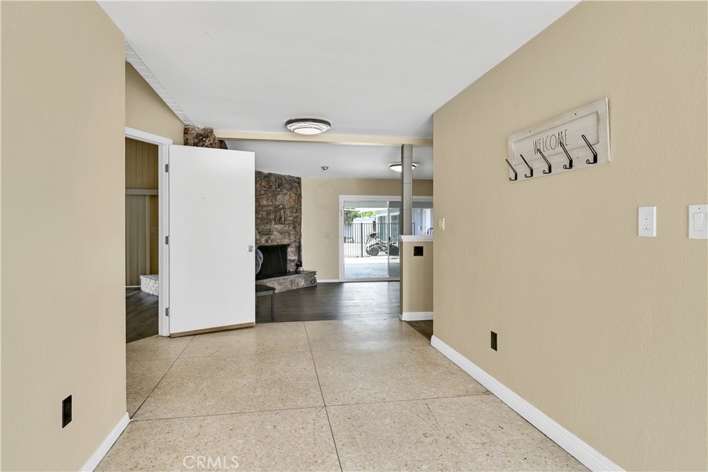 2550 W Rowland Avenue