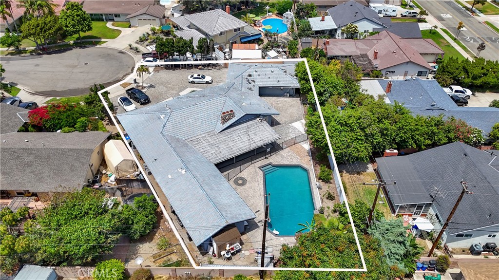 2550 W Rowland Avenue