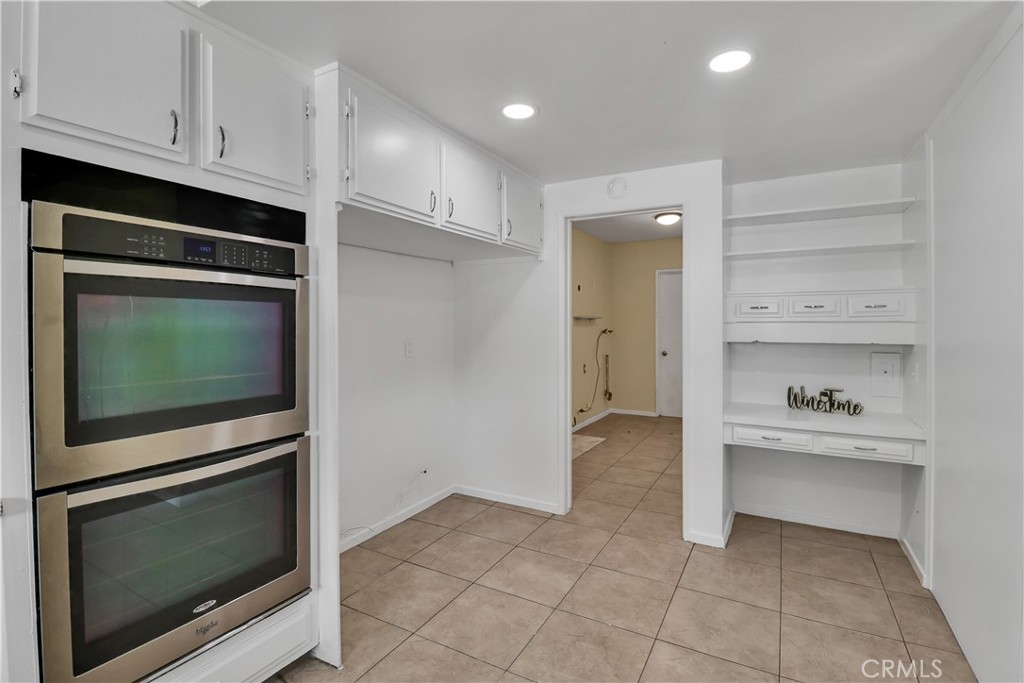 2550 W Rowland Avenue