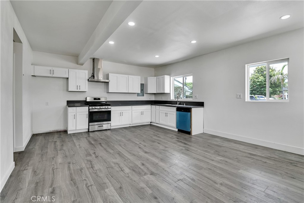 2550 W Rowland Avenue