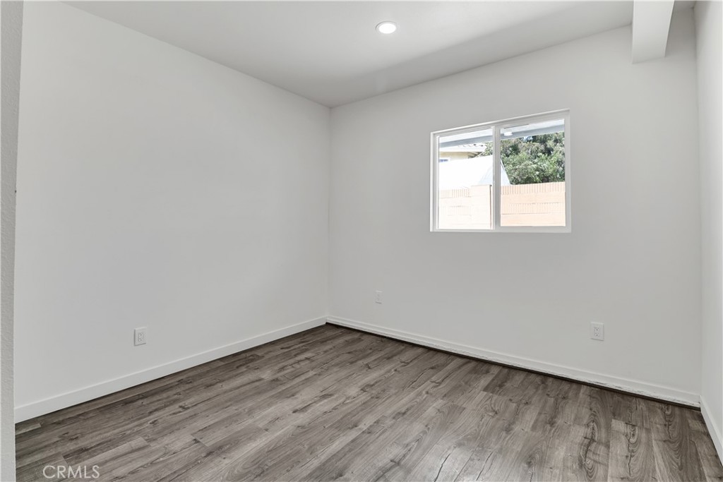 2550 W Rowland Avenue