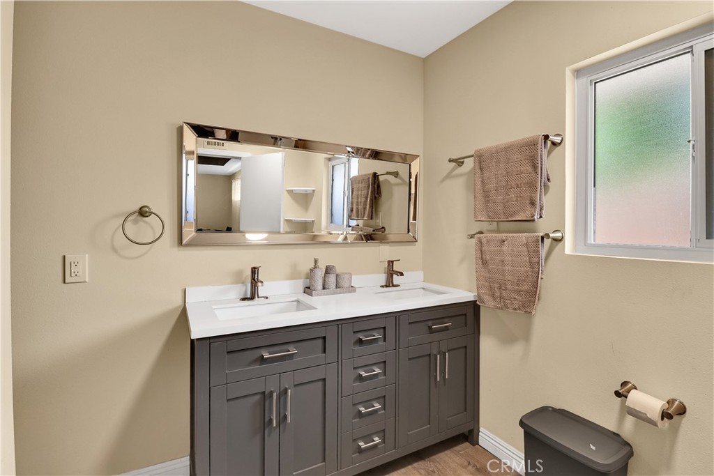 2550 W Rowland Avenue