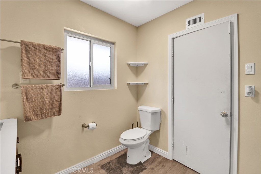 2550 W Rowland Avenue