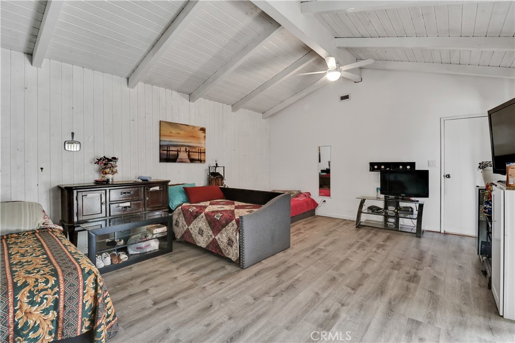 2550 W Rowland Avenue