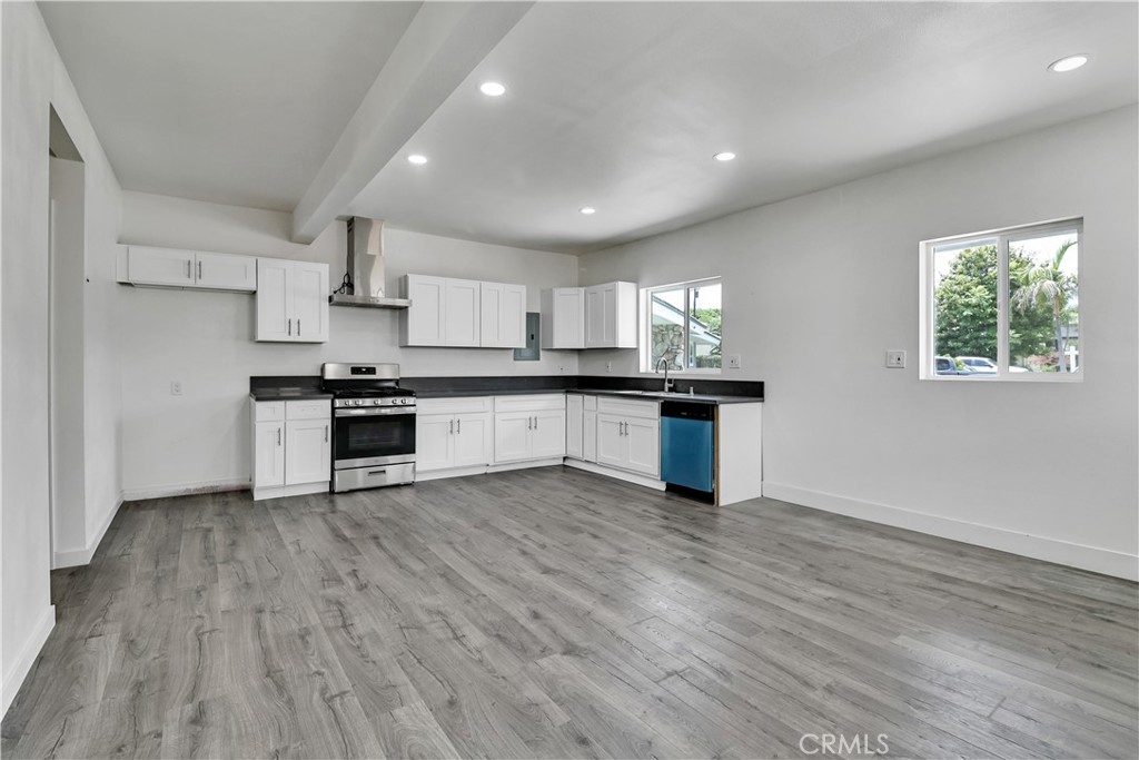 2550 W Rowland Avenue