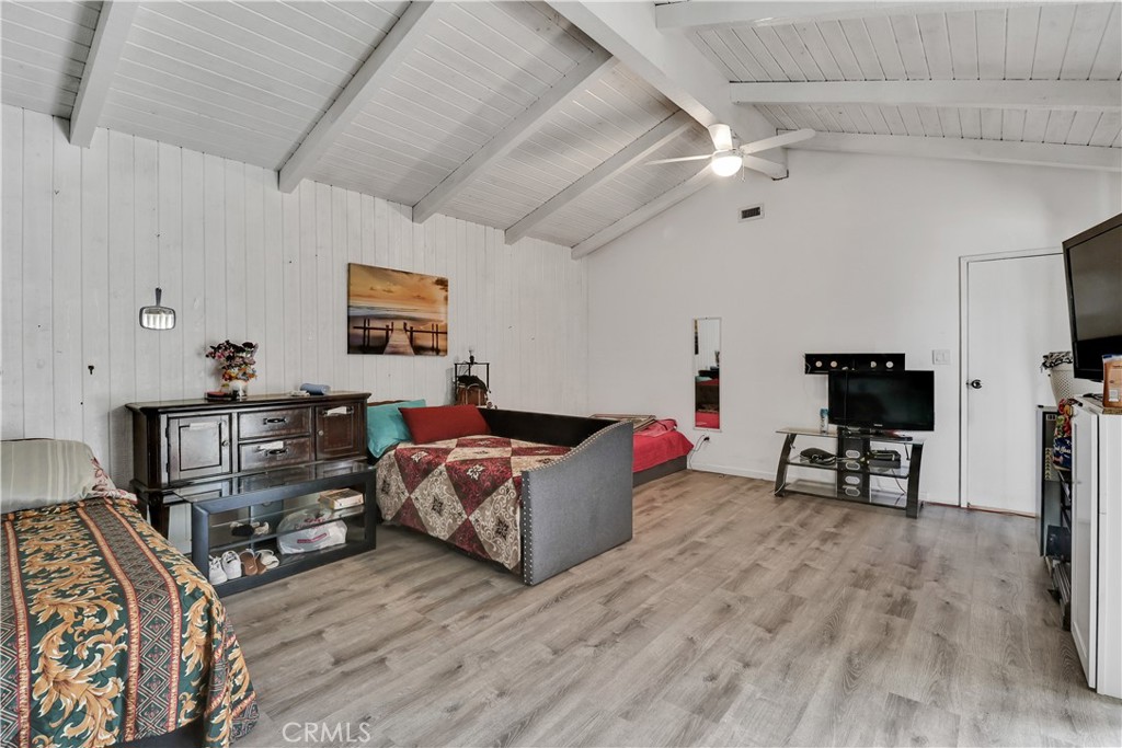 2550 W Rowland Avenue