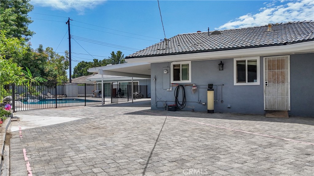 2550 W Rowland Avenue