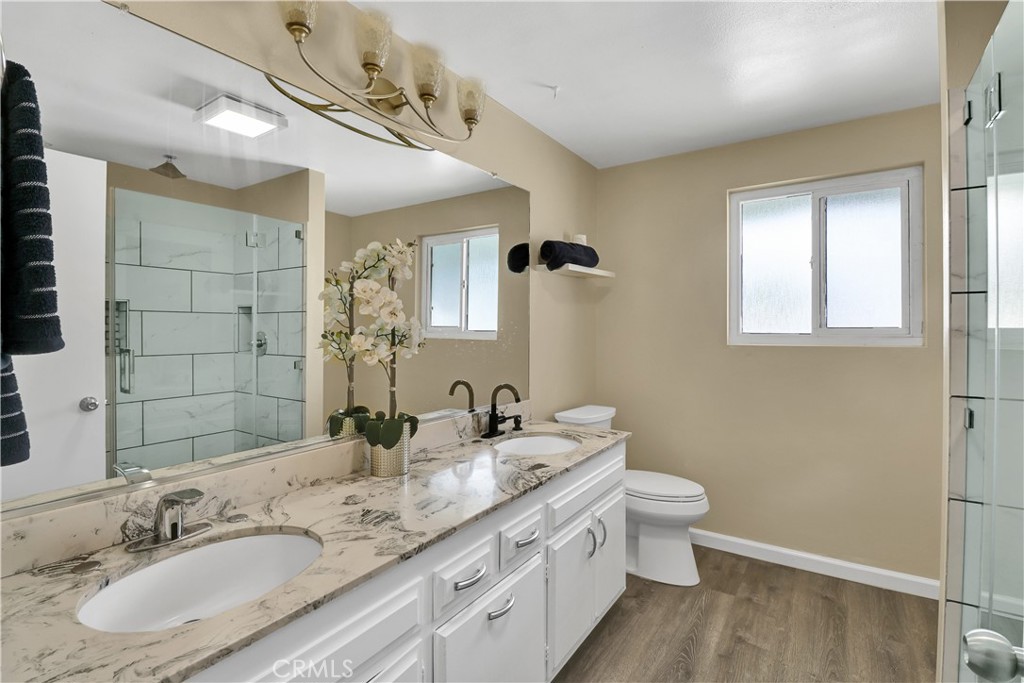 2550 W Rowland Avenue