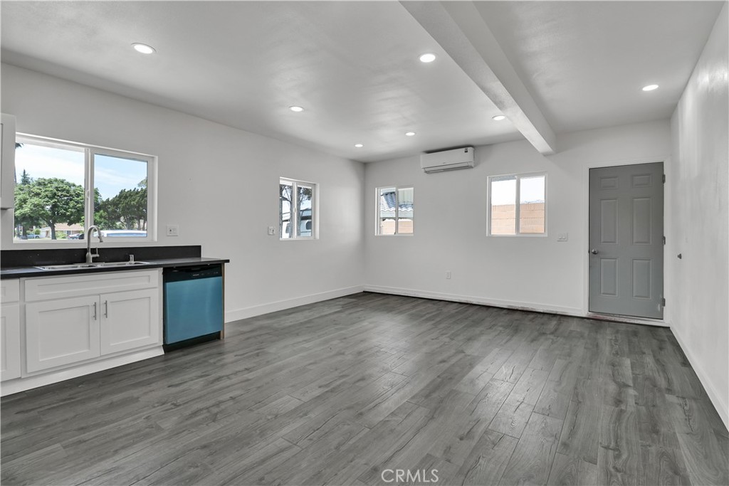 2550 W Rowland Avenue