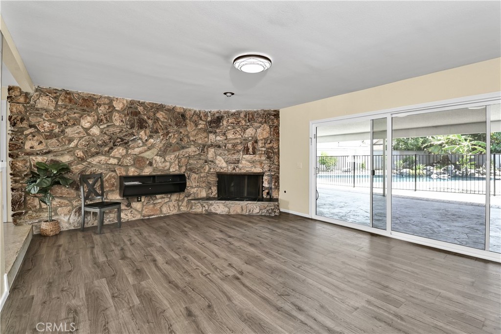 2550 W Rowland Avenue