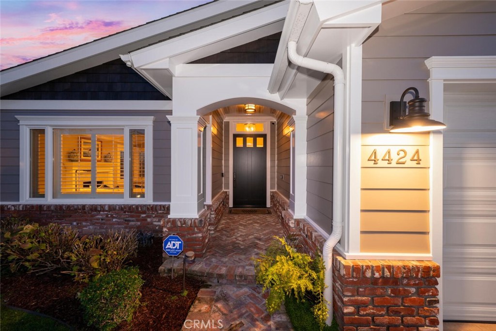 4424 Hazelnut Avenue