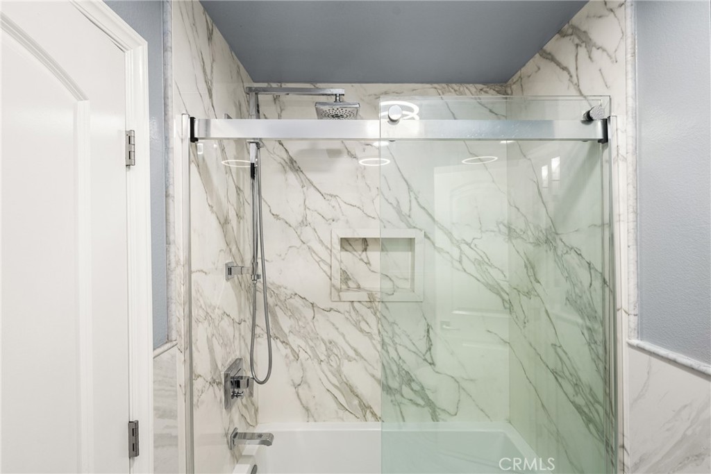 5554 E Vista Del Rio