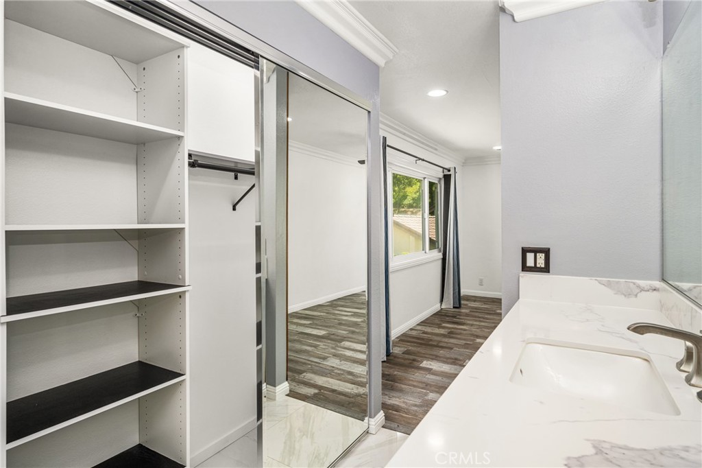 5554 E Vista Del Rio