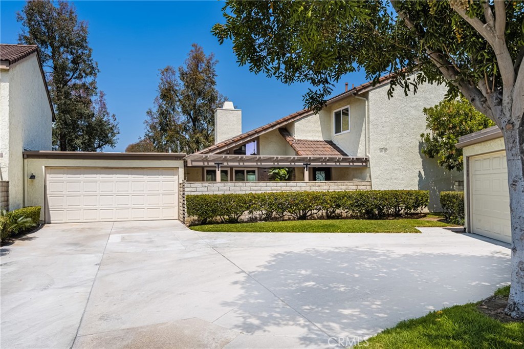 5554 E Vista Del Rio