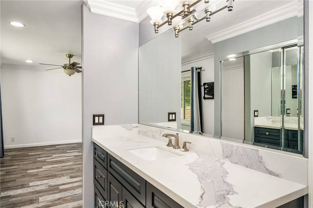 5554 E Vista Del Rio