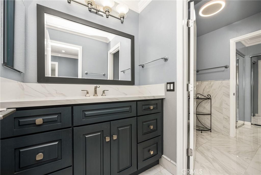 5554 E Vista Del Rio