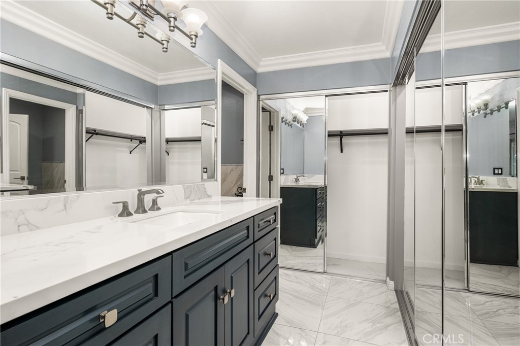 5554 E Vista Del Rio