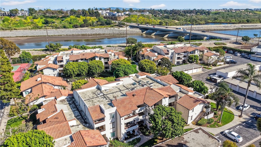 21372 Brookhurst 626