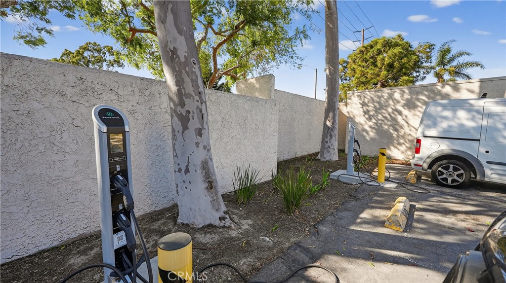 21372 Brookhurst 626