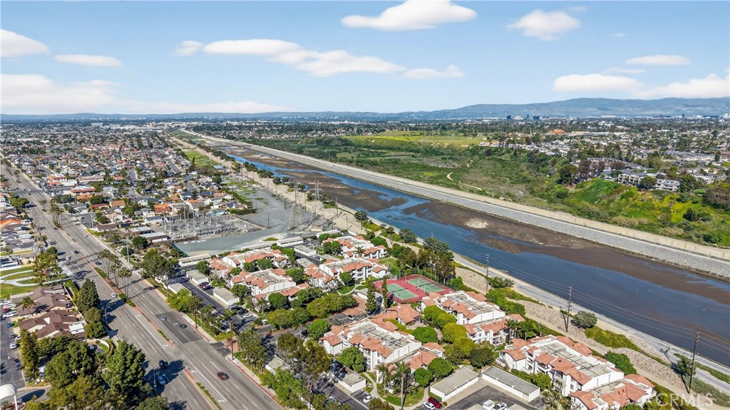 21372 Brookhurst 626