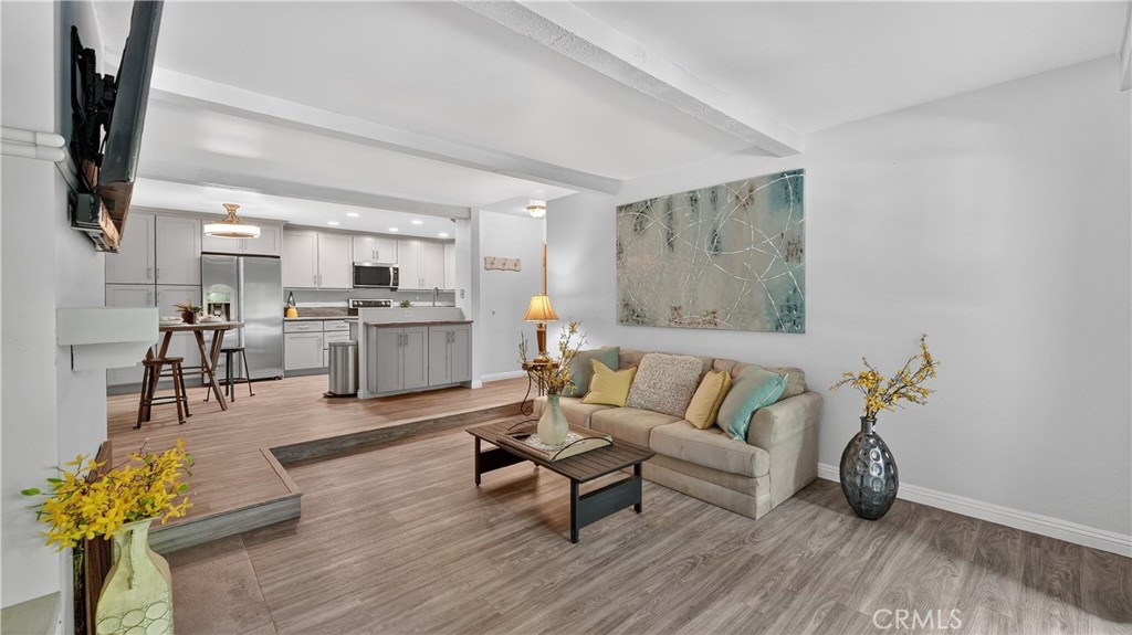 21372 Brookhurst 626