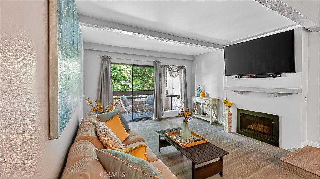 21372 Brookhurst 626