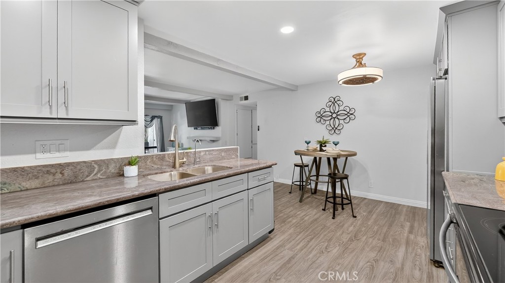 21372 Brookhurst 626