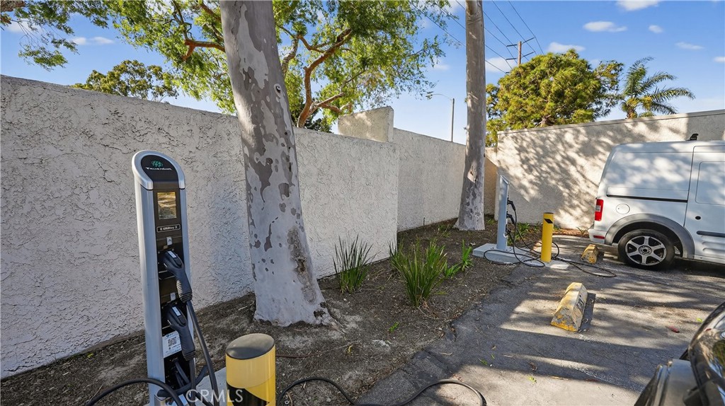 21372 Brookhurst 626