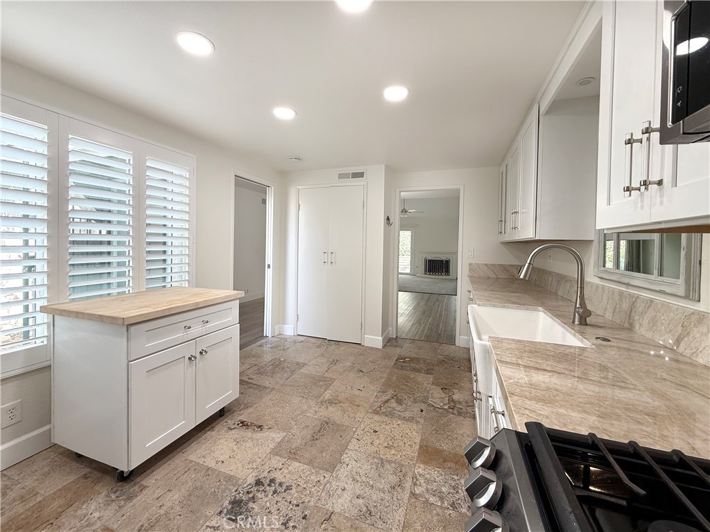 1232 Woodside Drive