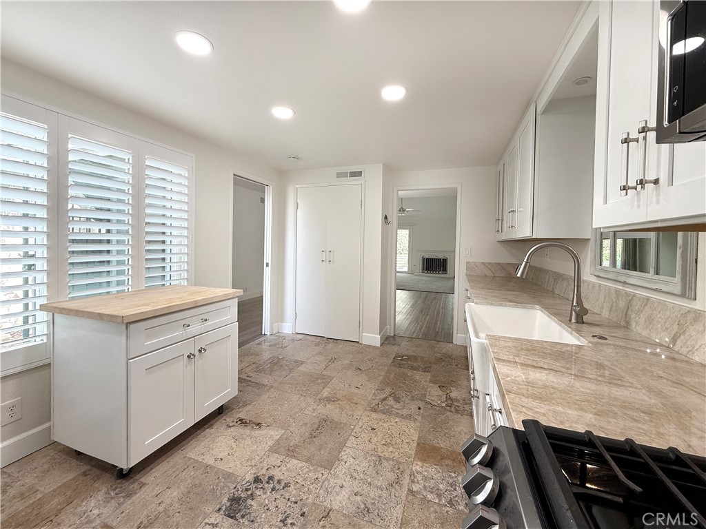 1232 Woodside Drive