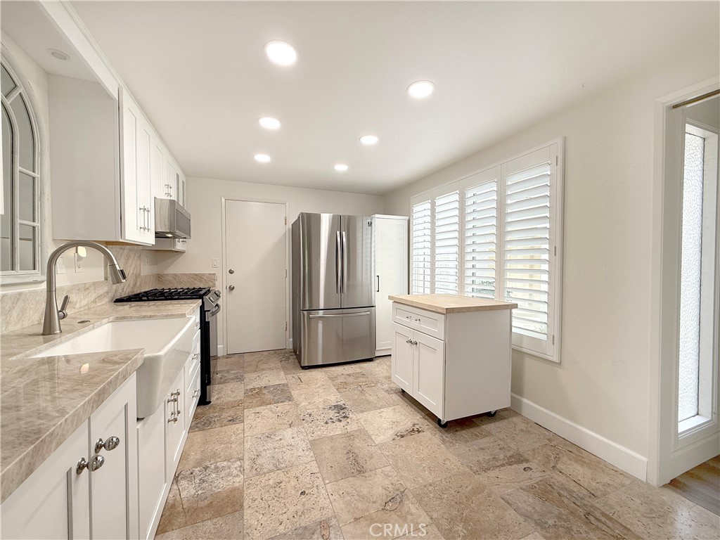 1232 Woodside Drive