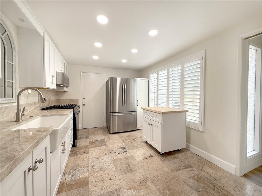 1232 Woodside Drive