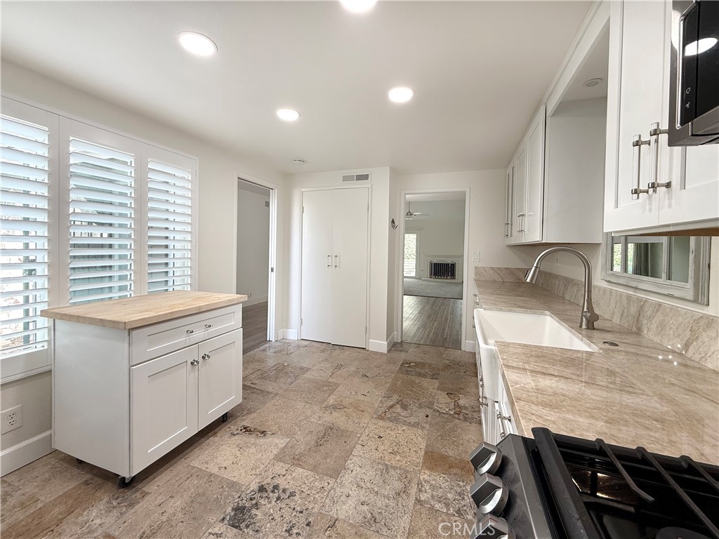 1232 Woodside Drive