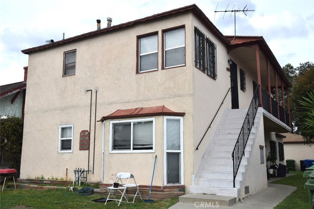 1945 W Vernon