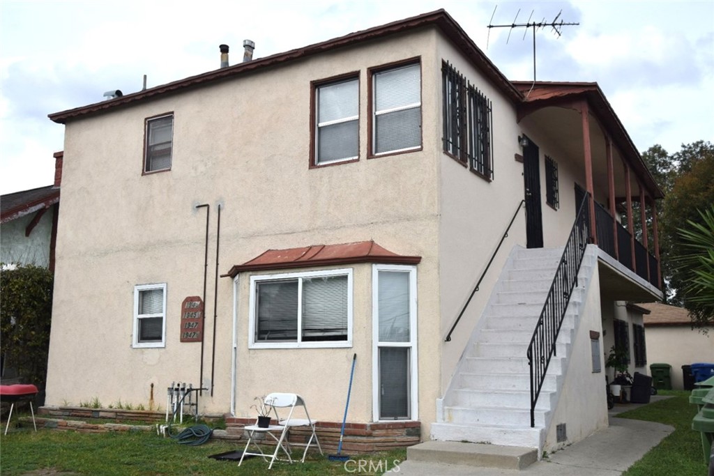 1945 W Vernon
