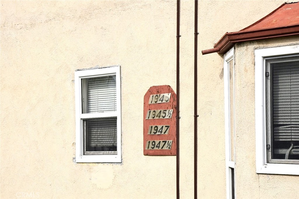 1945 W Vernon