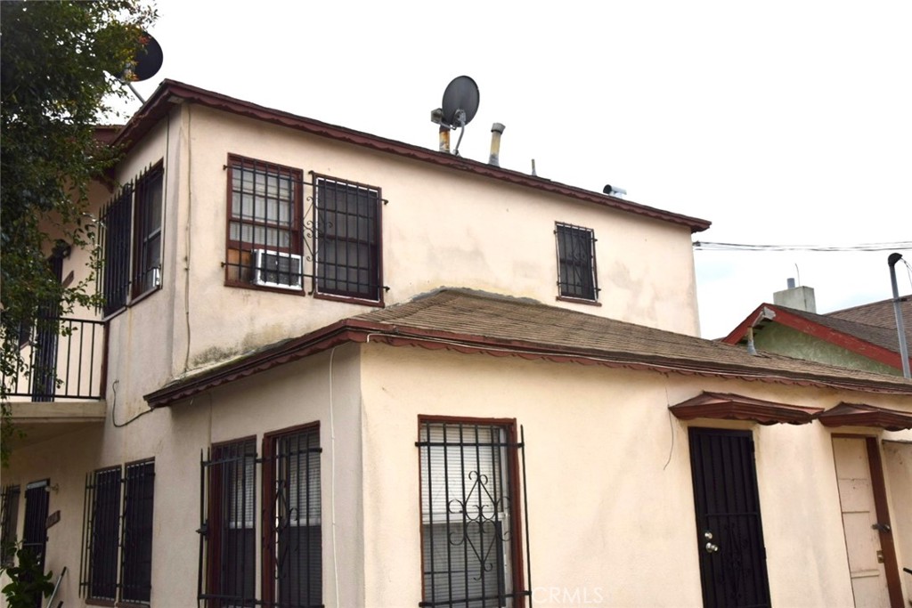 1945 W Vernon
