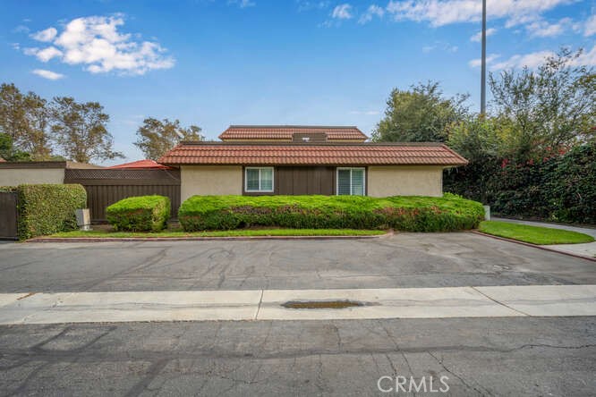 2697 W Parkside Lane