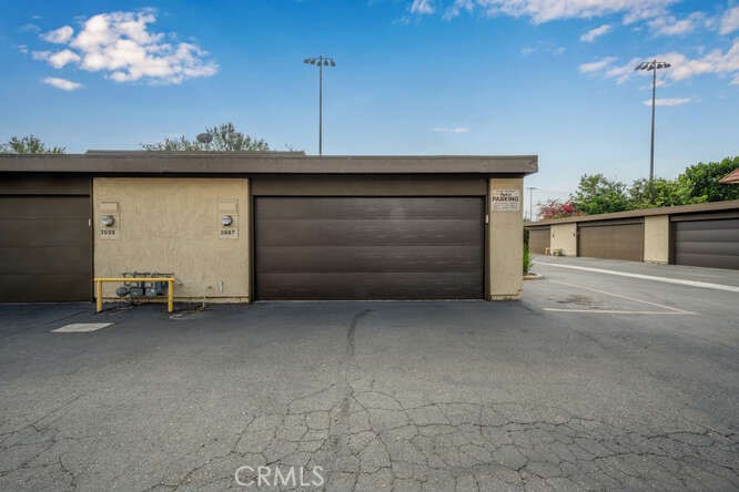 2697 W Parkside Lane