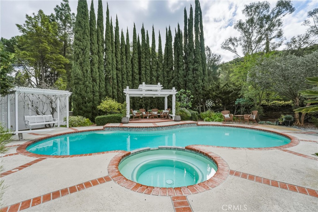 980 S Rutgers Circle