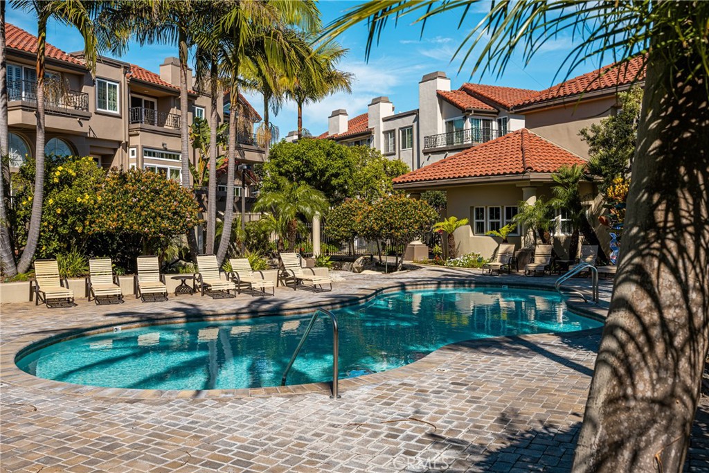 19275 Meadowood Circle