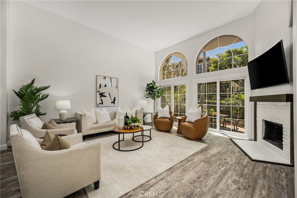 19275 Meadowood Circle