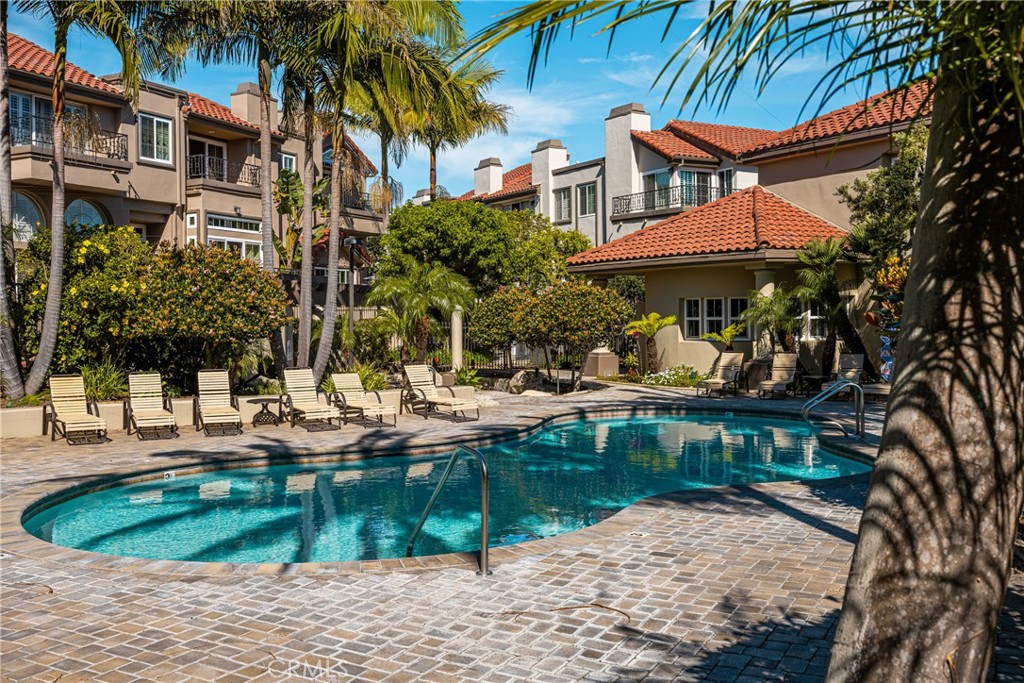 19275 Meadowood Circle