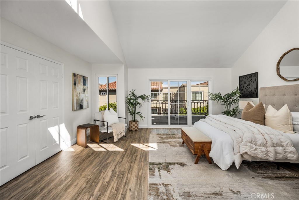 19275 Meadowood Circle